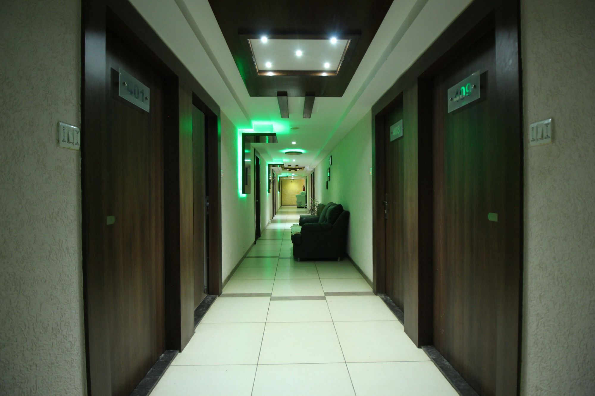 Oyo 4161 Hotel Shailly Inn Ahmadábád Kültér fotó