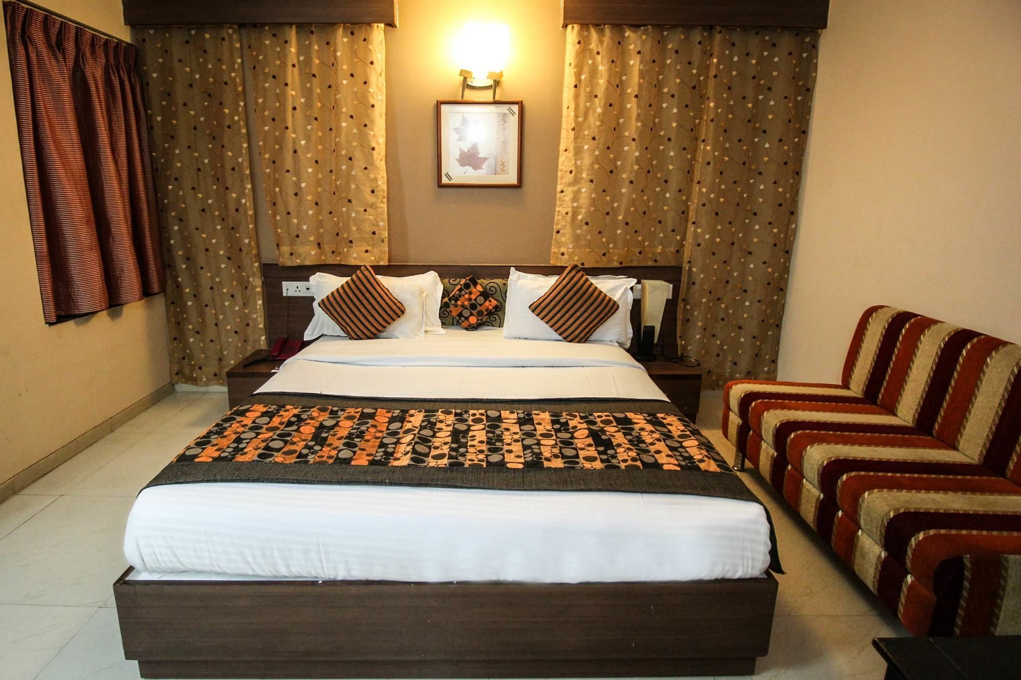 Oyo 4161 Hotel Shailly Inn Ahmadábád Kültér fotó